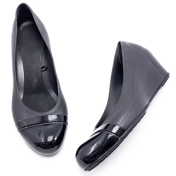 CROCS Shoes - Crocs Womens 9 Black Cap toe Wedges Slip On Pumps